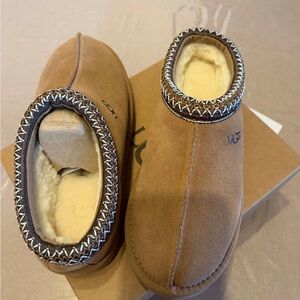 UGG Tasman Slippers Size 12 for Women’s,  size 10 for Men’s Chestnut
